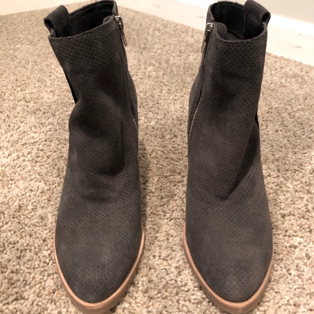 NWOT Dolce vita gray bootie